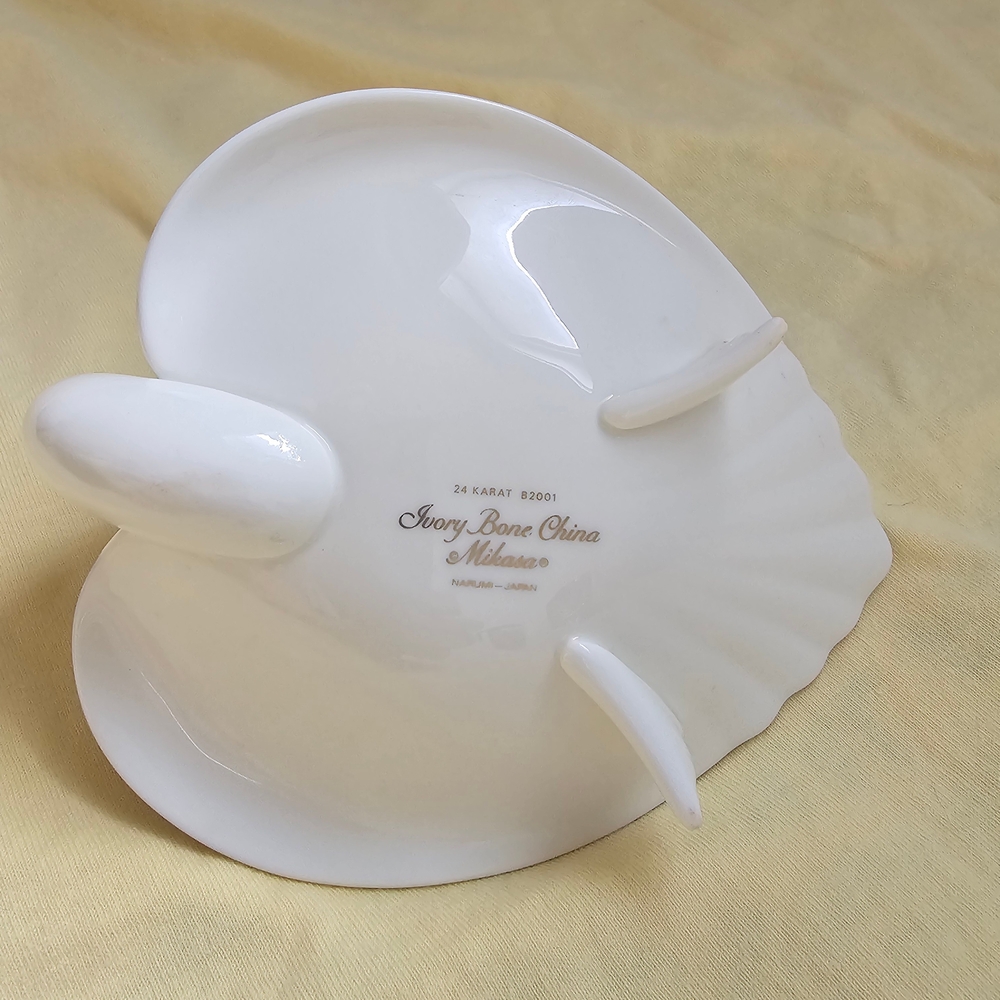 Mikasa Ivory Bone China Swan with 24k Gold Accents - Picture 6 of 6